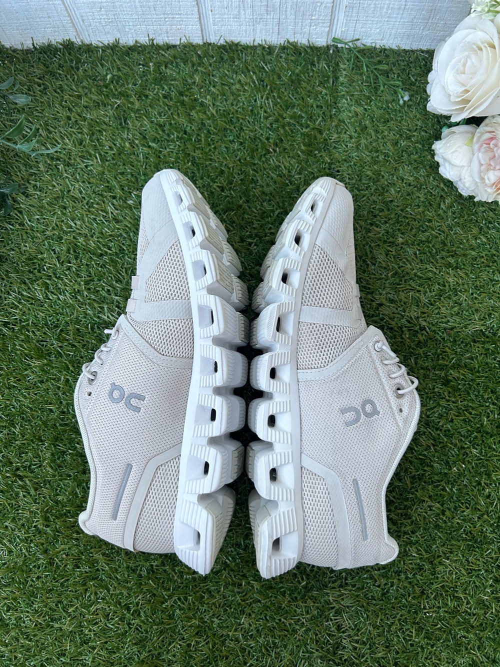 On Cloud 5 Trainers Color: Pearl / White women 7 new - Picture 13 of 16